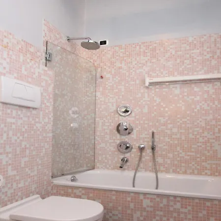 Attic Design Terrace 公寓