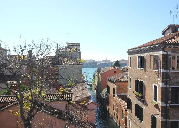 Attic Design Terrace Lägenhet